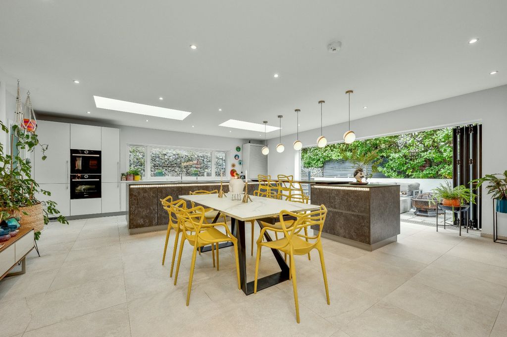 Additional image 5 of 5 bed detached house for saleDrakes Close, Esher, Surrey KT10