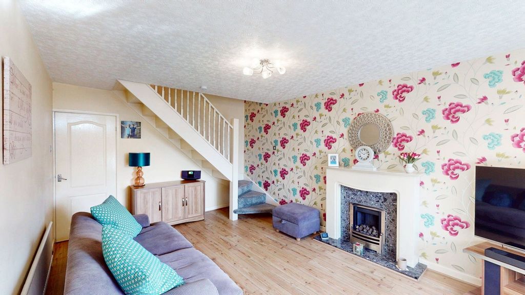 Property photo 2 of 19 Lounge