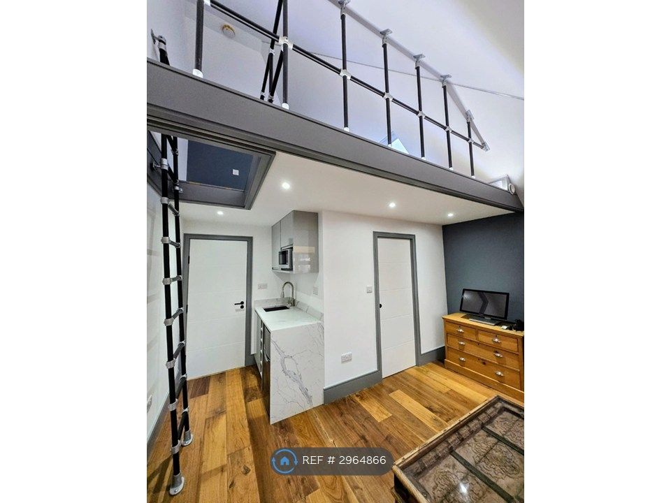 Property photo 3 of 9 Kitchenette