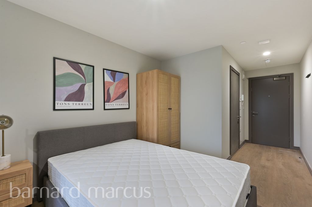 Property photo 2 of 8 Bedroom