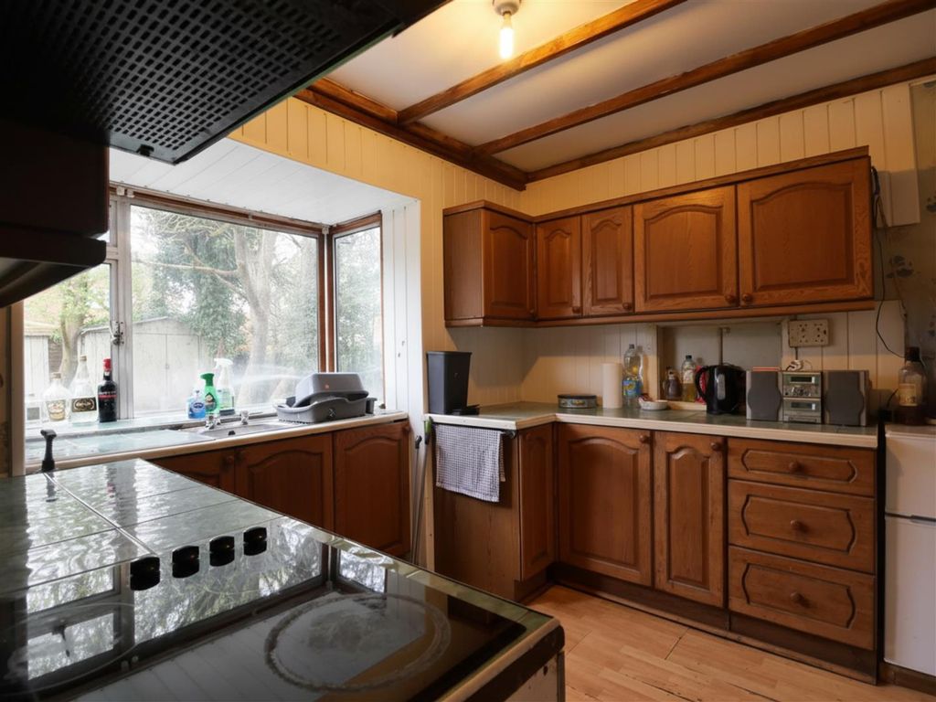 Property photo 3 of 12 Kitchen 2 Dring.Png