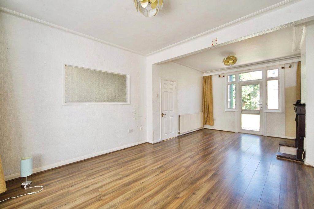 Property photo 2 of 17 Picture No. 22