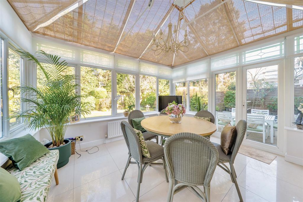 Property photo 3 of 18 Conservatory: