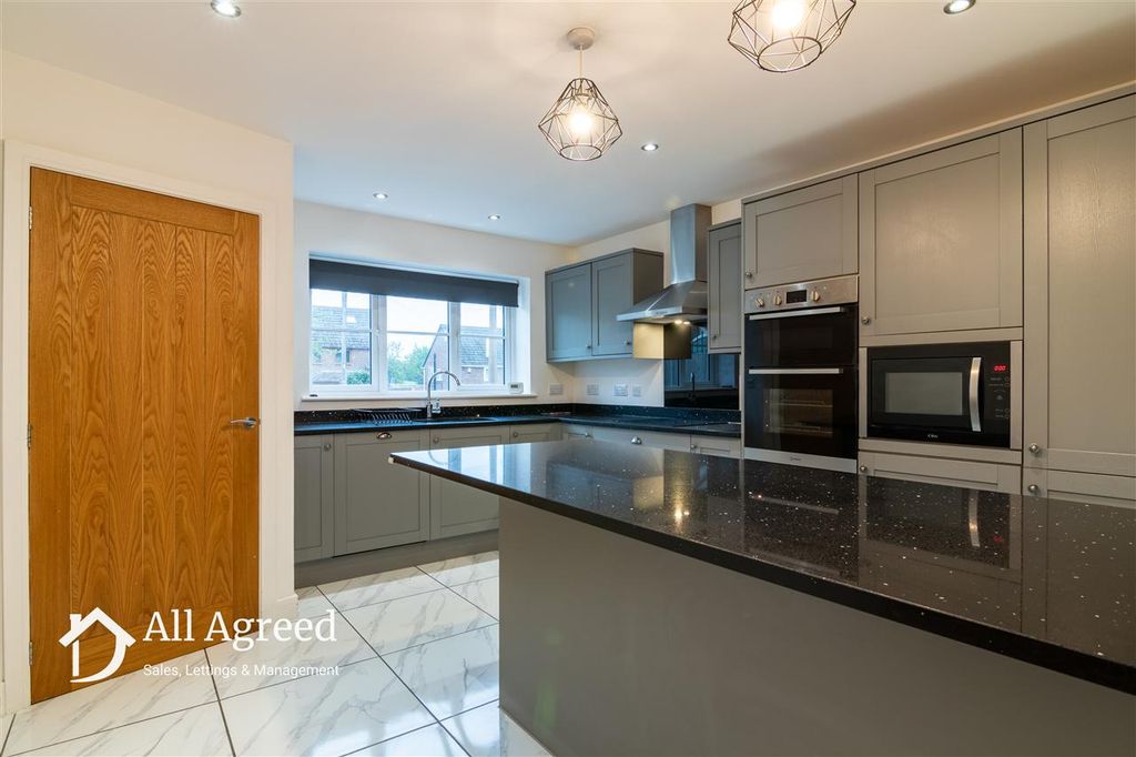 Property photo 2 of 18 Kitchen