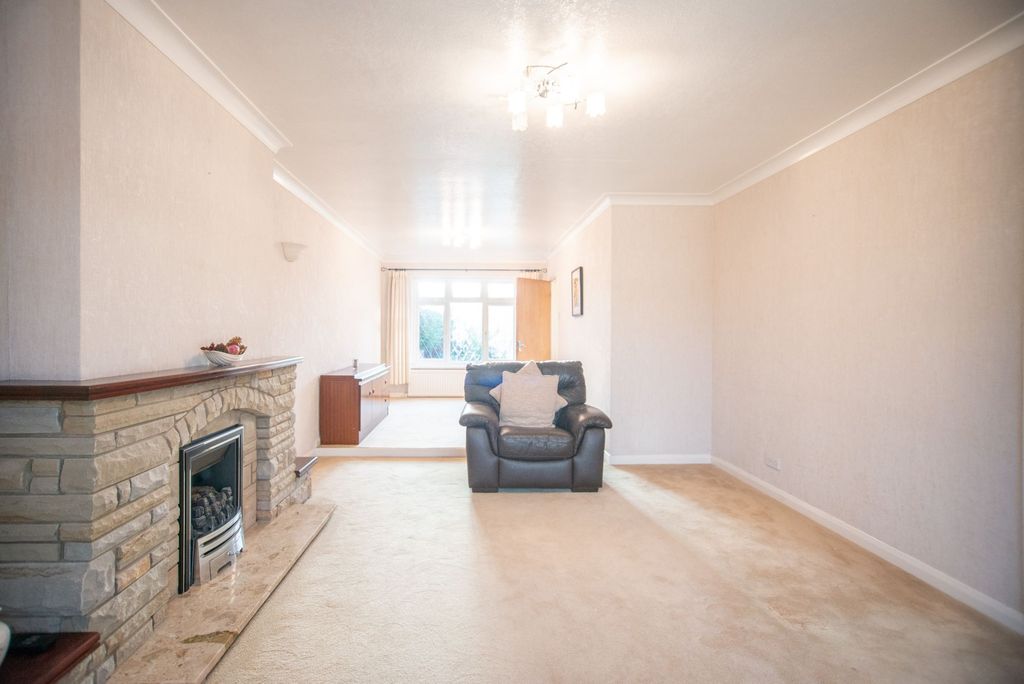 Property photo 2 of 25 Living Room