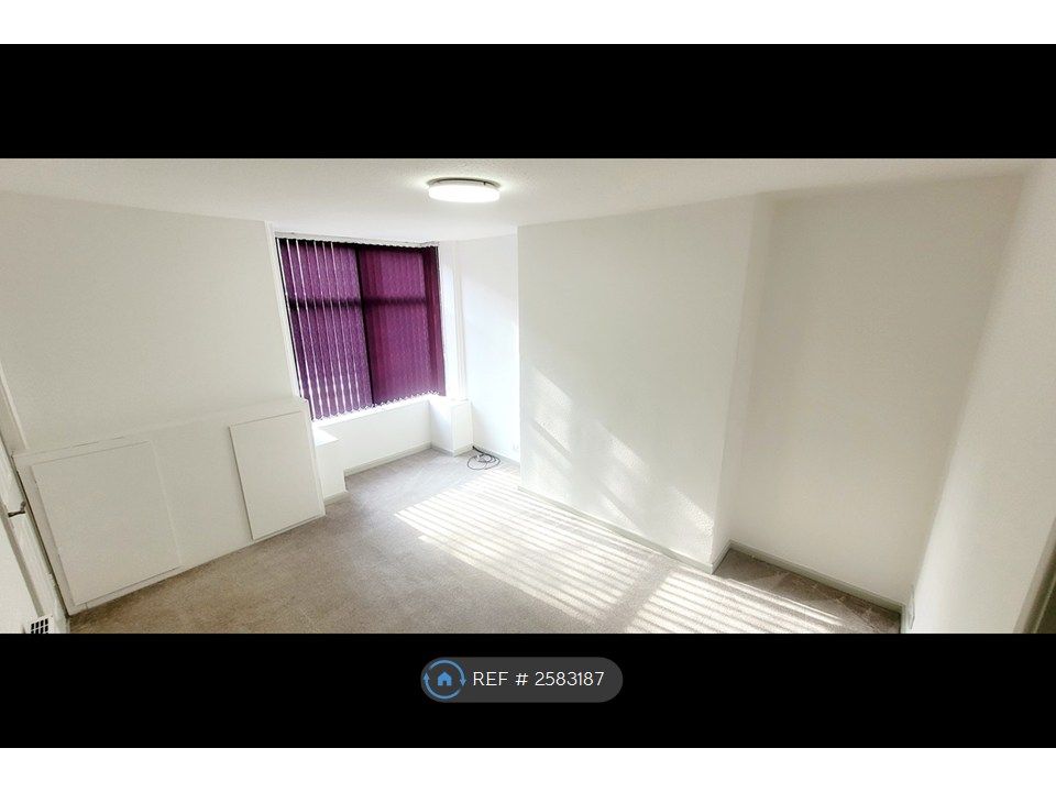 Property photo 2 of 17 Living Room Towards Front