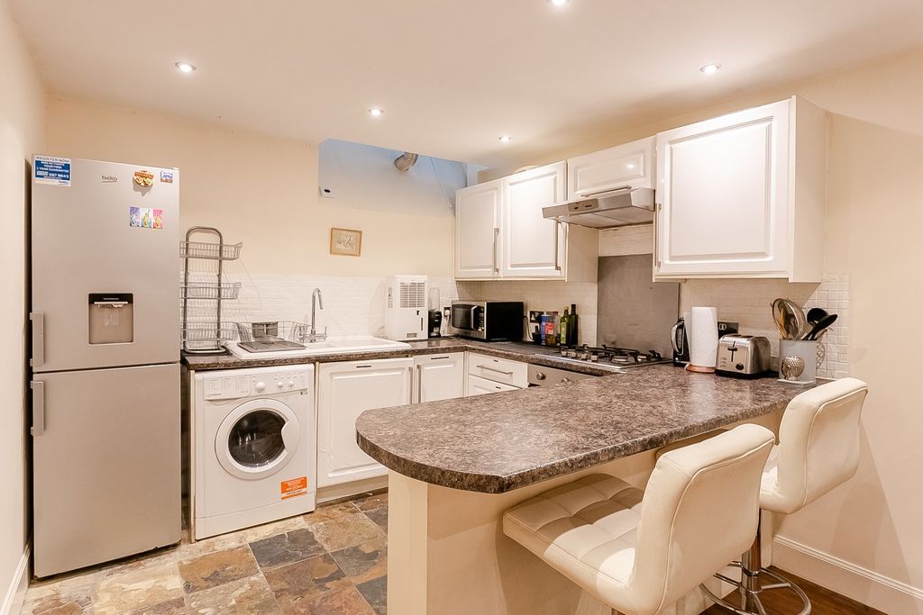 Property photo 3 of 24