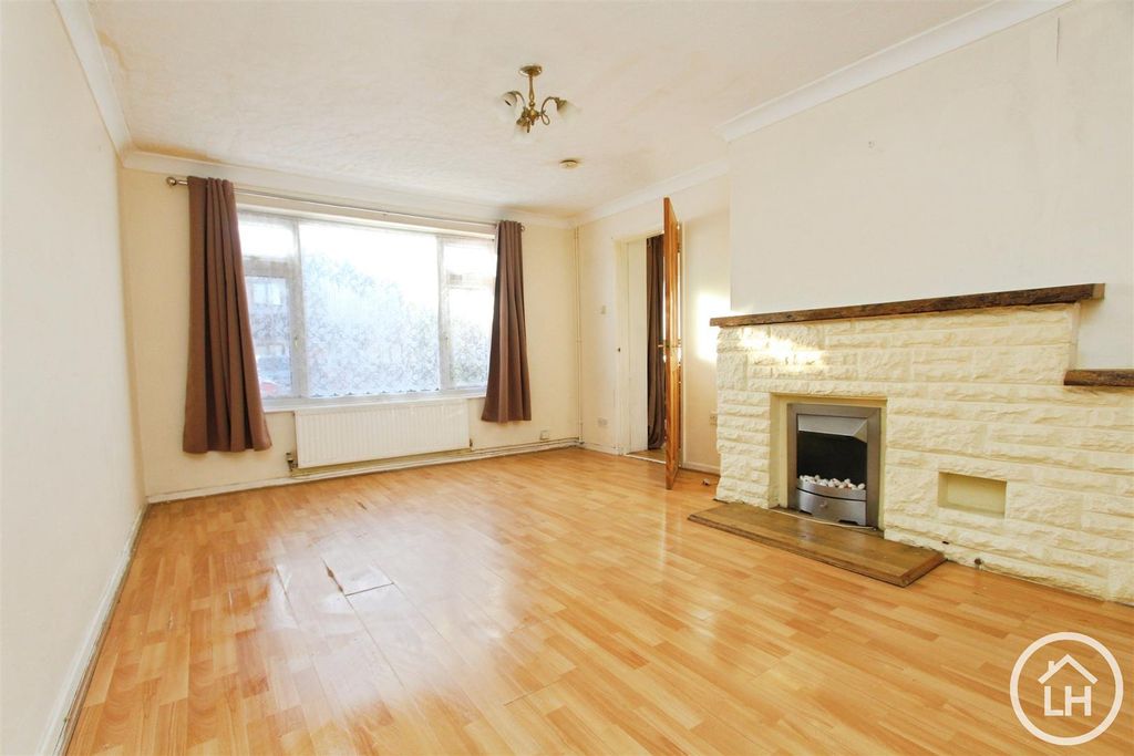 Property photo 2 of 11 Lounge