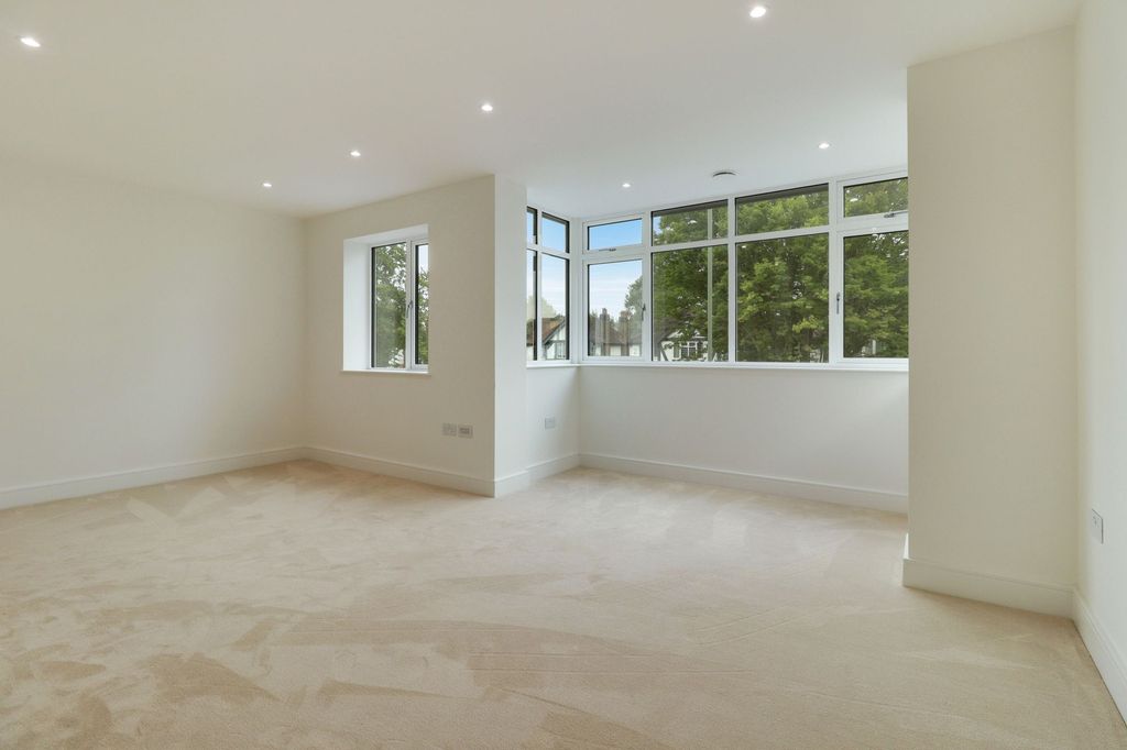 Additional image 21 of 4 bed semi-detached house for saleHurst Road, East Molesey KT8