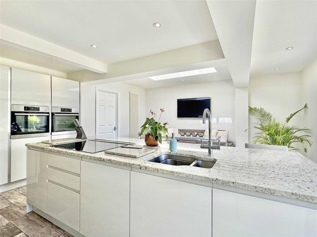 Property photo 3 of 34 Kitchen c.Jpg