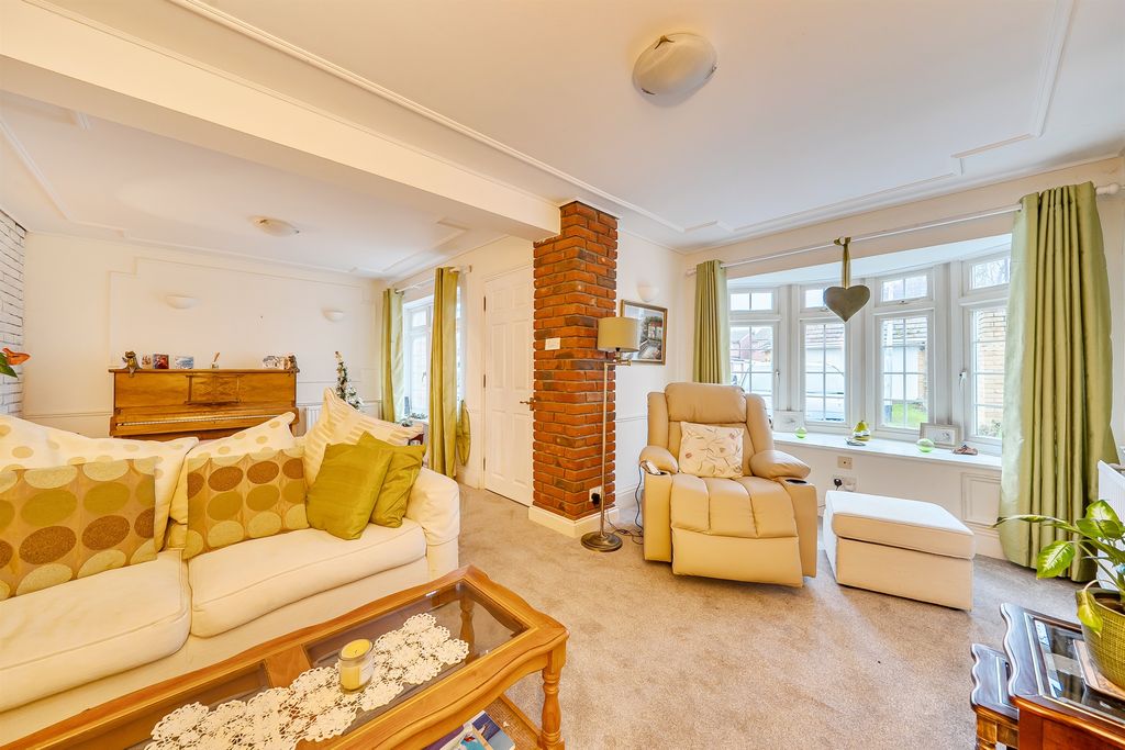 Property photo 3 of 13