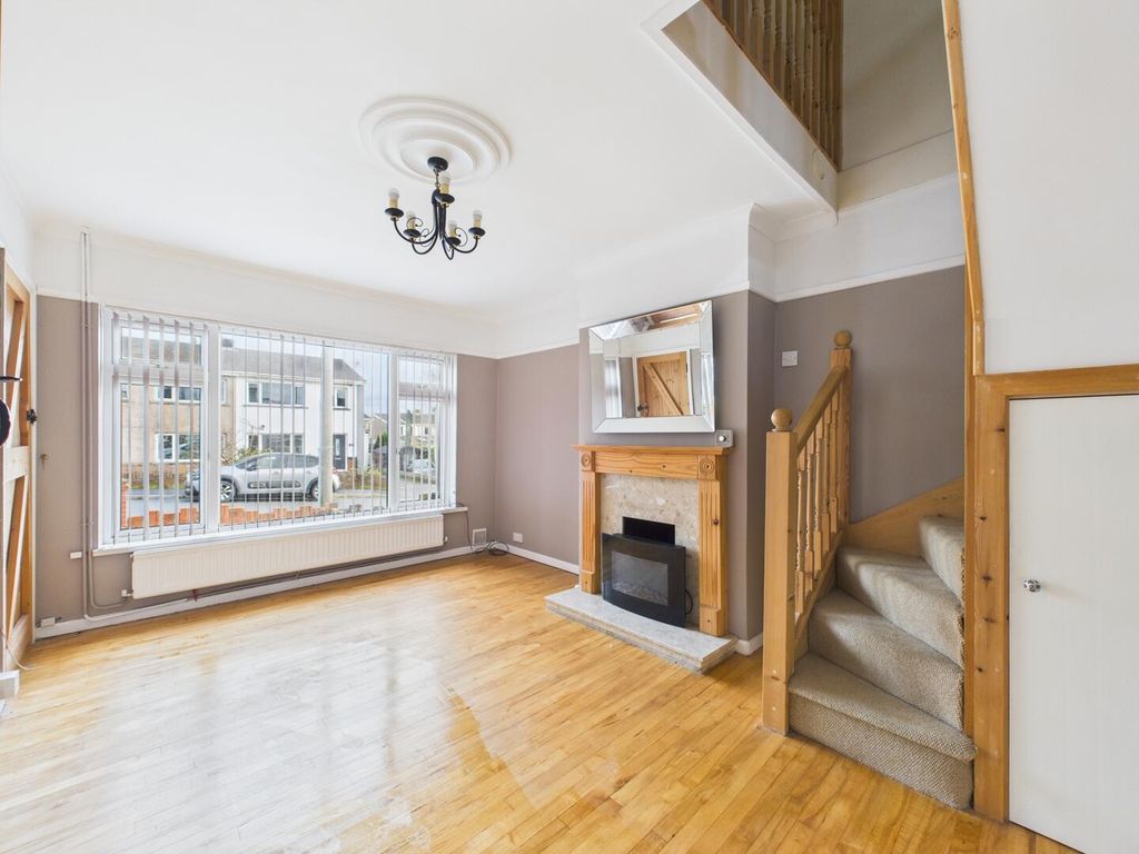 Property photo 3 of 19 Living Room