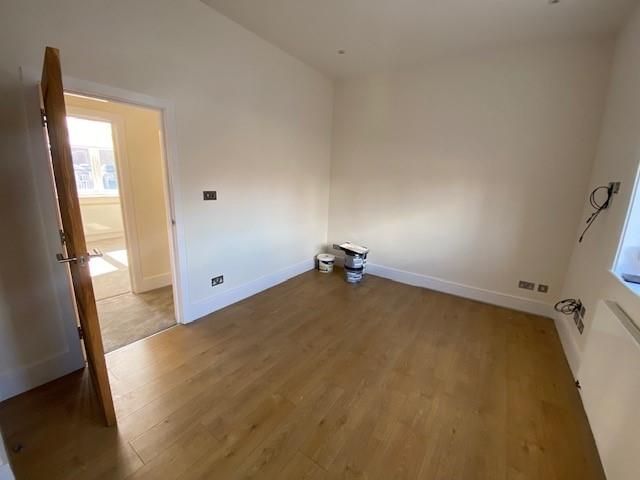 Property photo 3 of 5 Giles Street 2.Jpg