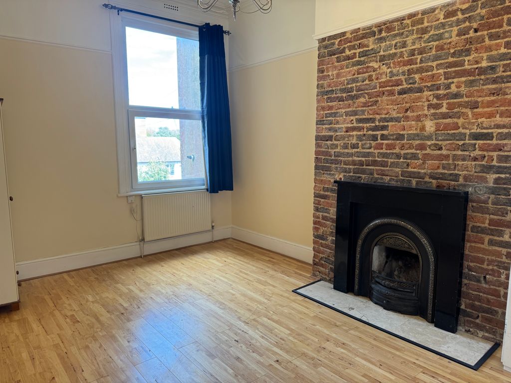 Property photo 2 of 10 Bedroom 1