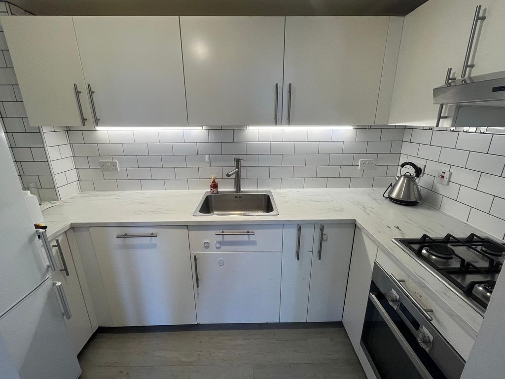 Property photo 3 of 7 Kitchen