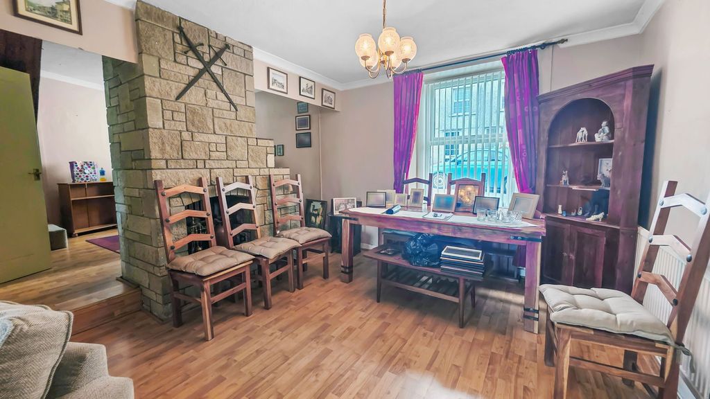 Property photo 3 of 24