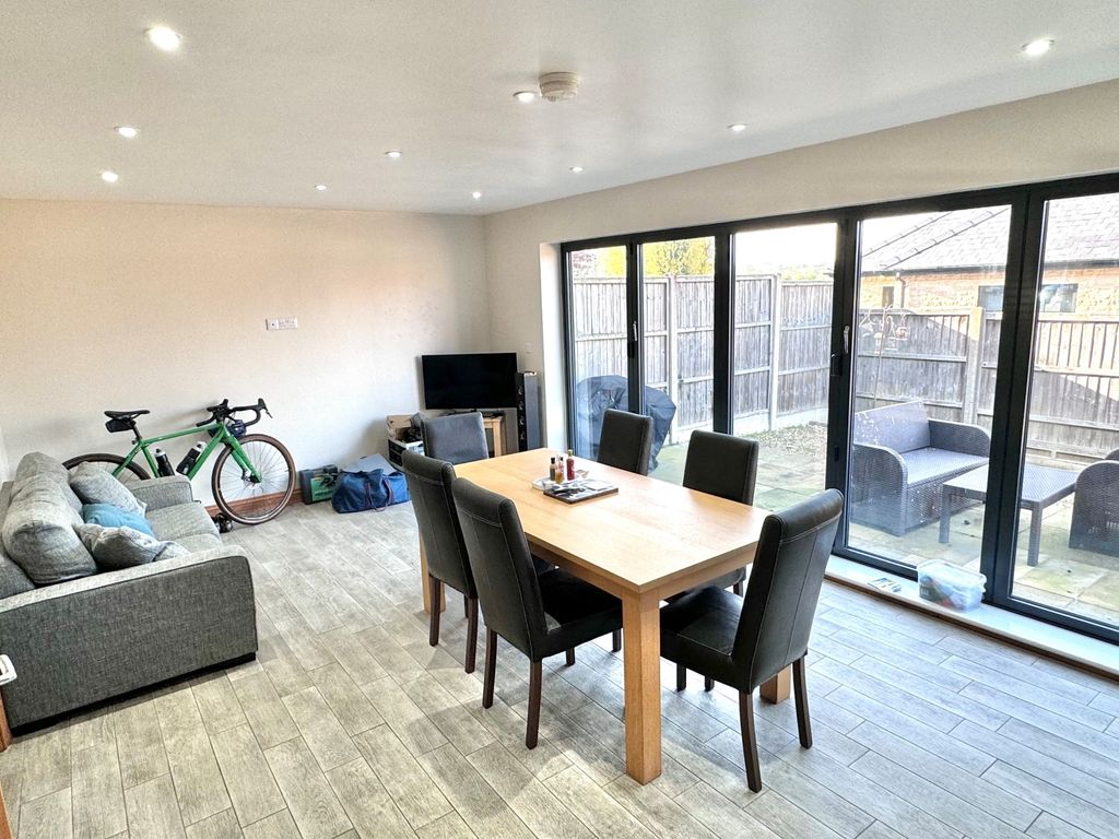 Property photo 3 of 15 Picture