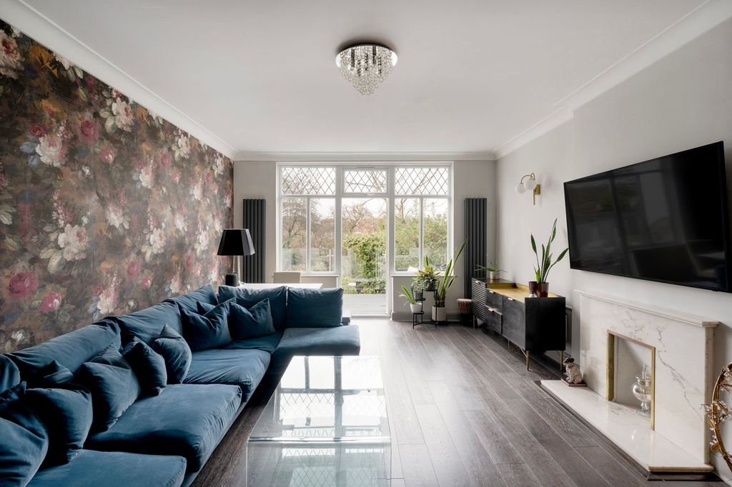 Property photo 2 of 17