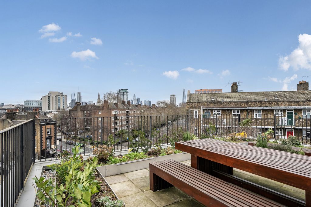 Property photo 2 of 17 Roof Terrace