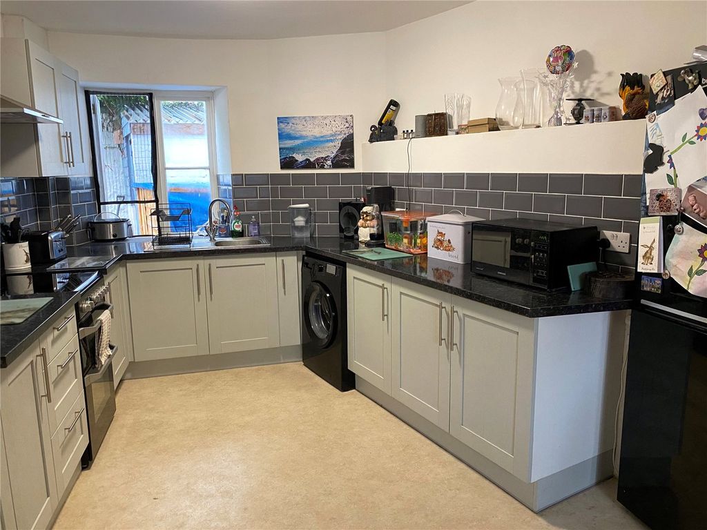 Property photo 3 of 13 Kitchen