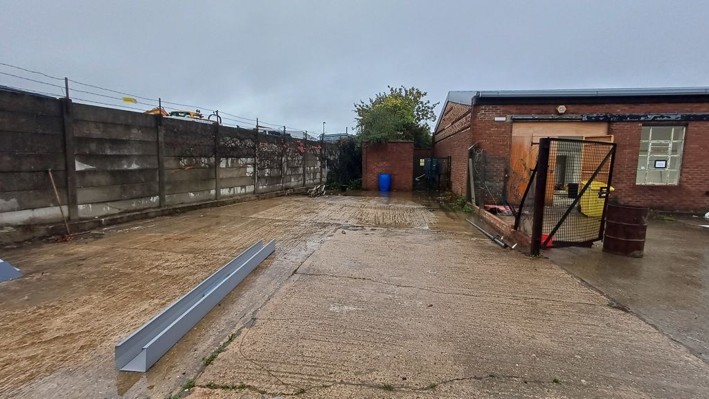 Property photo 1 of 8 Photo 10