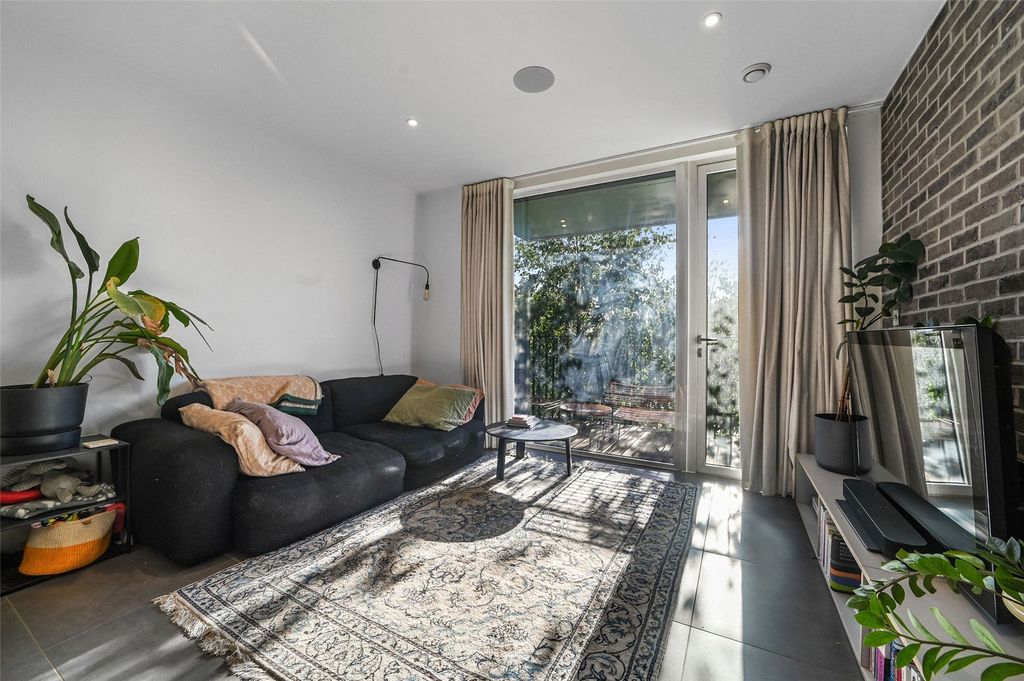 Property photo 3 of 26 Reception