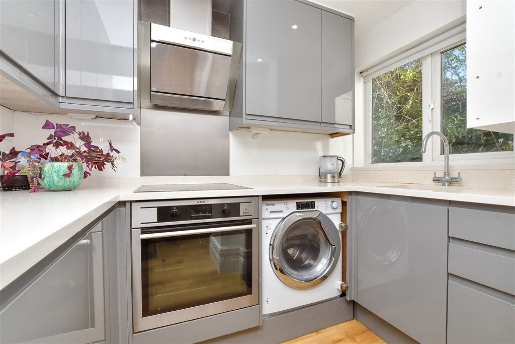 Property photo 3 of 9 Kitchen