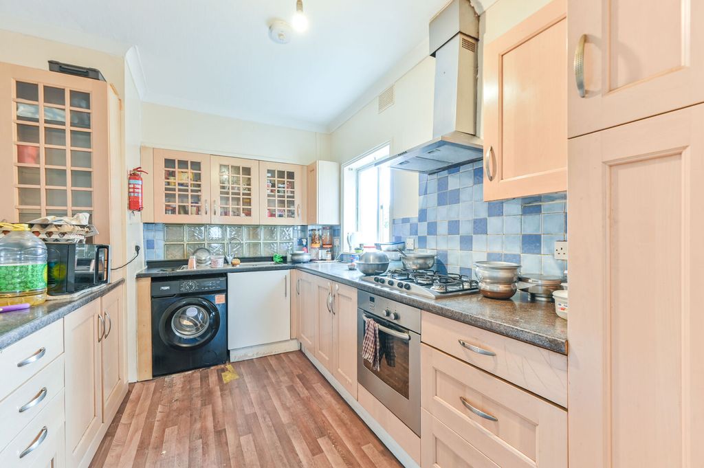 Property photo 2 of 11