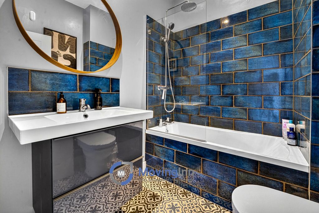 Property photo 2 of 16 Bathroom