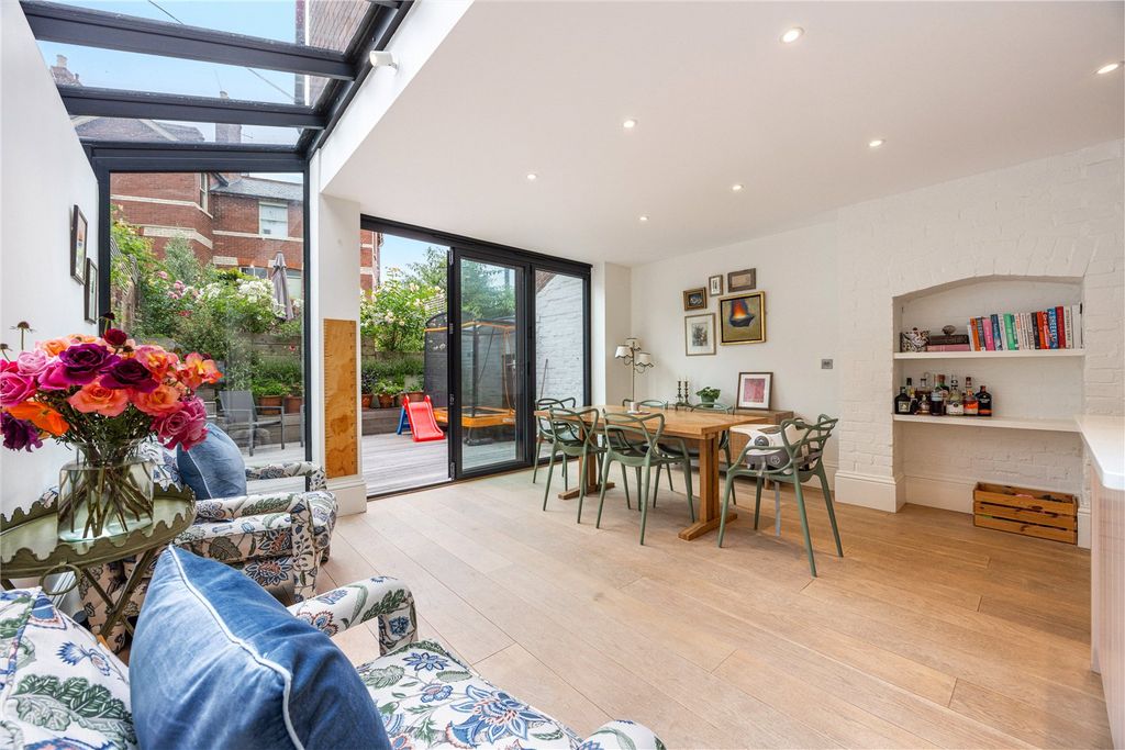 Property photo 3 of 18 Kitchen/Dining Room