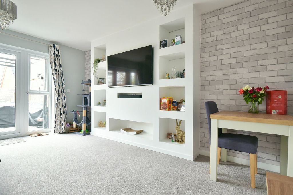 Property photo 3 of 12