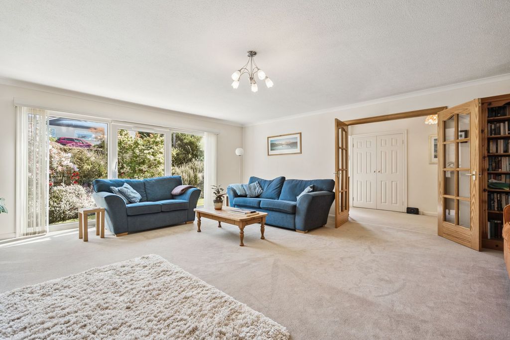 Property photo 2 of 28