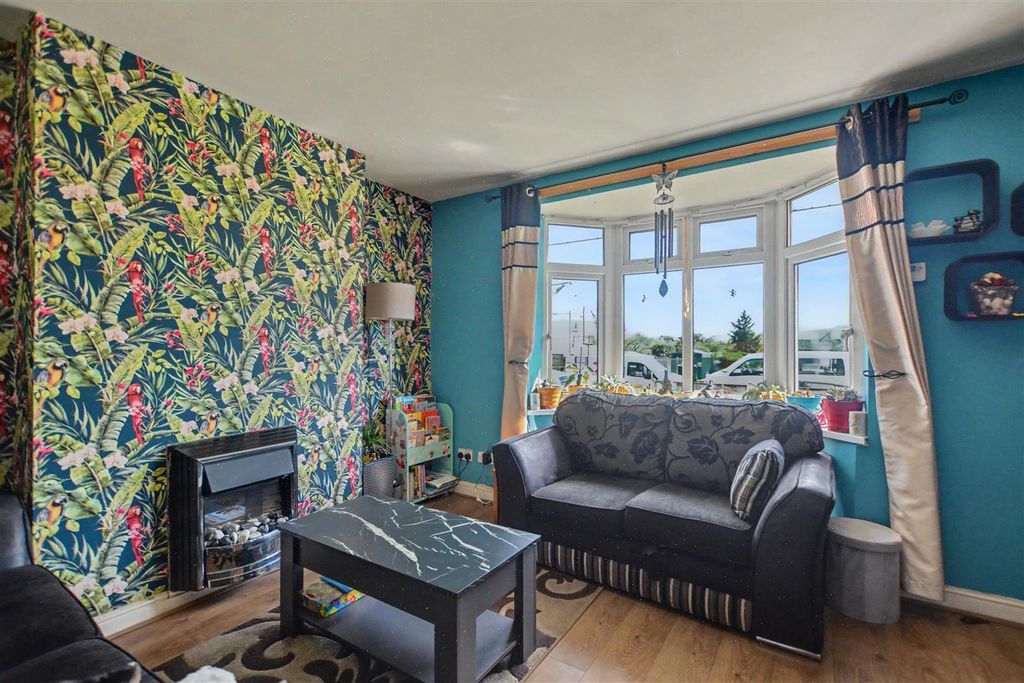 Property photo 2 of 20 Lounge_2.Jpeg