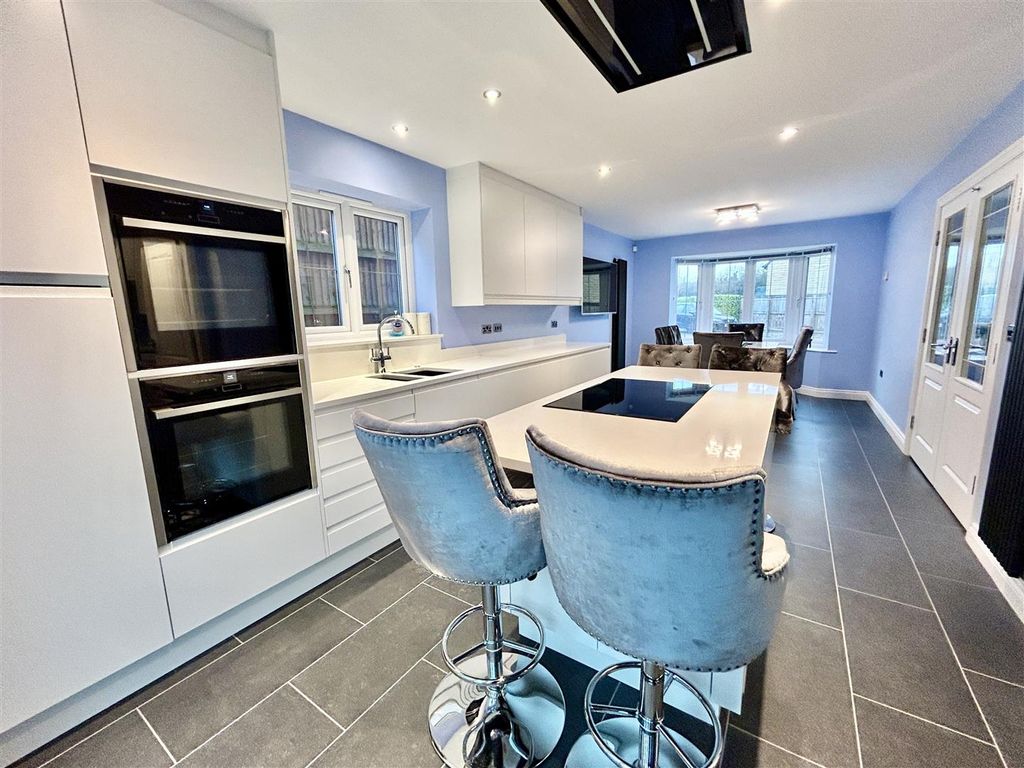 Property photo 2 of 48 Kitchen/Dining Room
