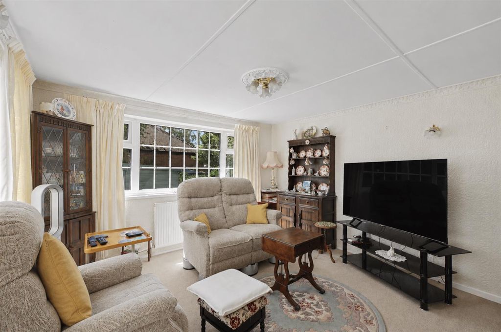 Property photo 2 of 17 Lounge