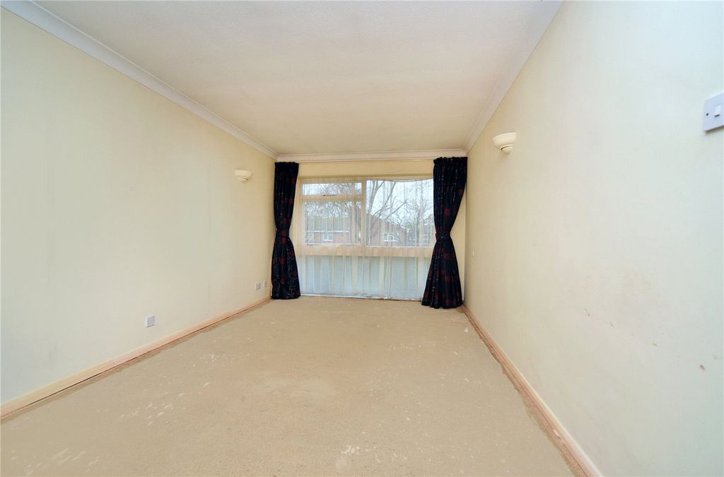 Property photo 2 of 8 Picture No. 15