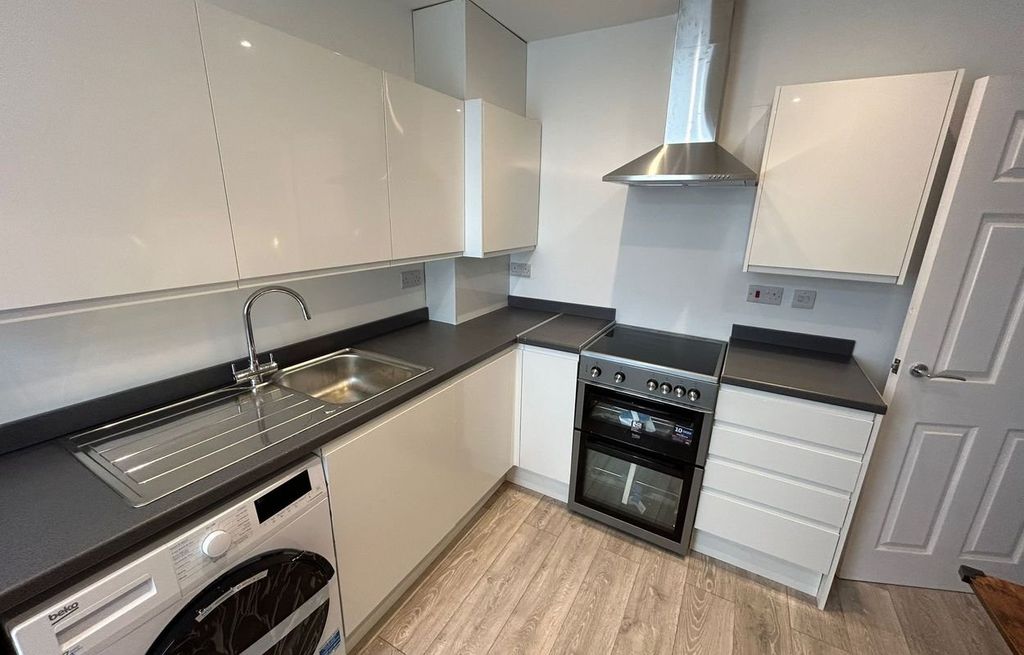 Property photo 2 of 5 Picture 2