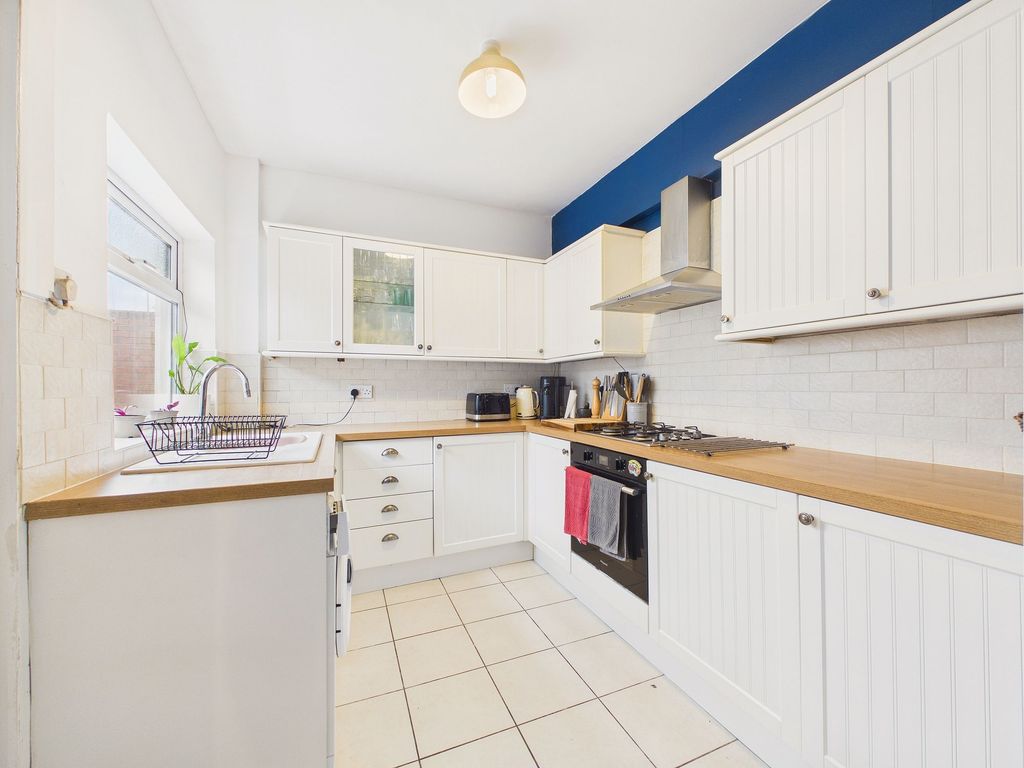 Property photo 2 of 10 Kitchen