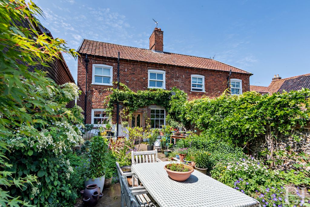 Property photo 1 of 21 8651484-Exteriorwm07-800