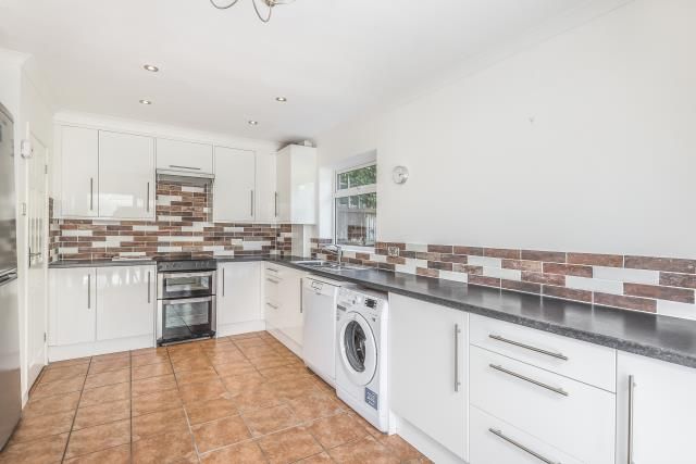 Property photo 2 of 10 Kitchen