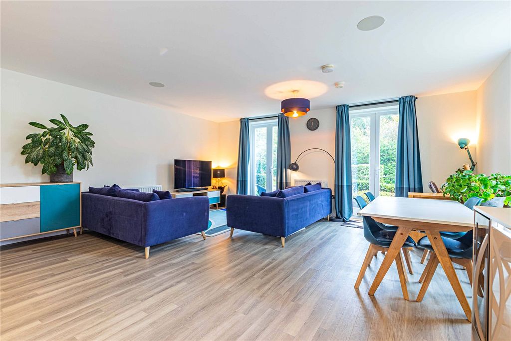 Property photo 3 of 21 Picture No. 02