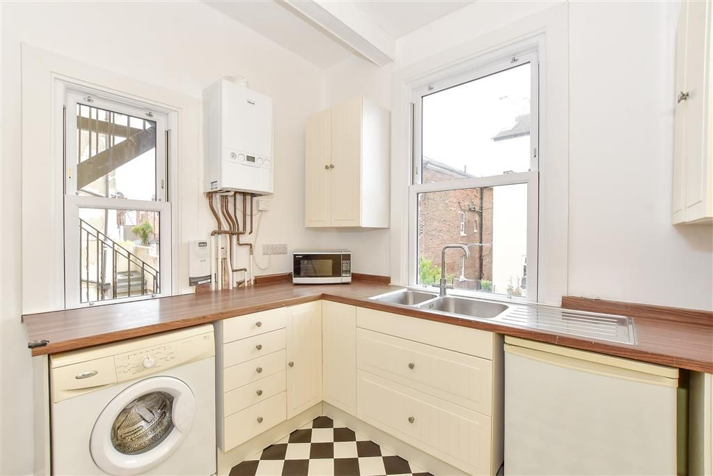 Property photo 2 of 7 Kitchen