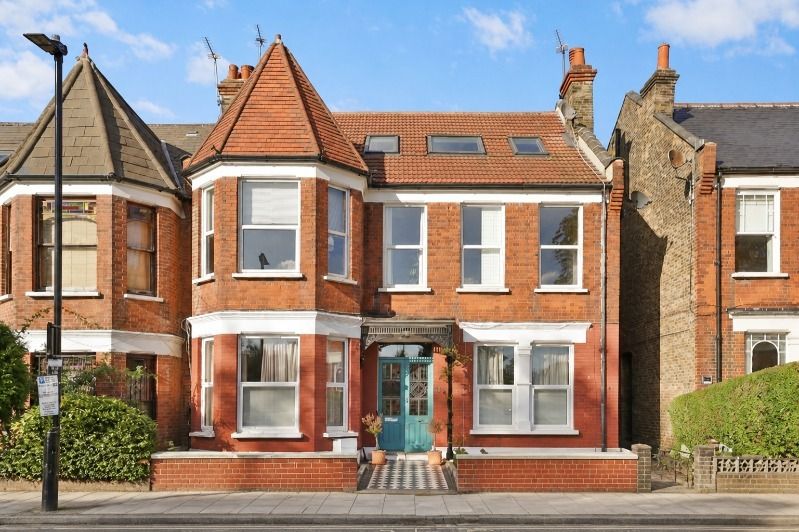Property photo 1 of 21 4 Bedroom Split-Level Edwardian Converted Apartment With Direct Access To Its Own 55ft Rear Garden