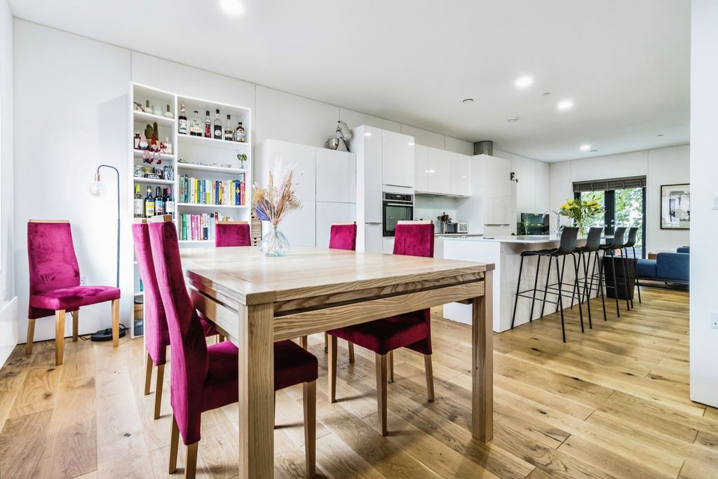 Property photo 3 of 20 Dining Area