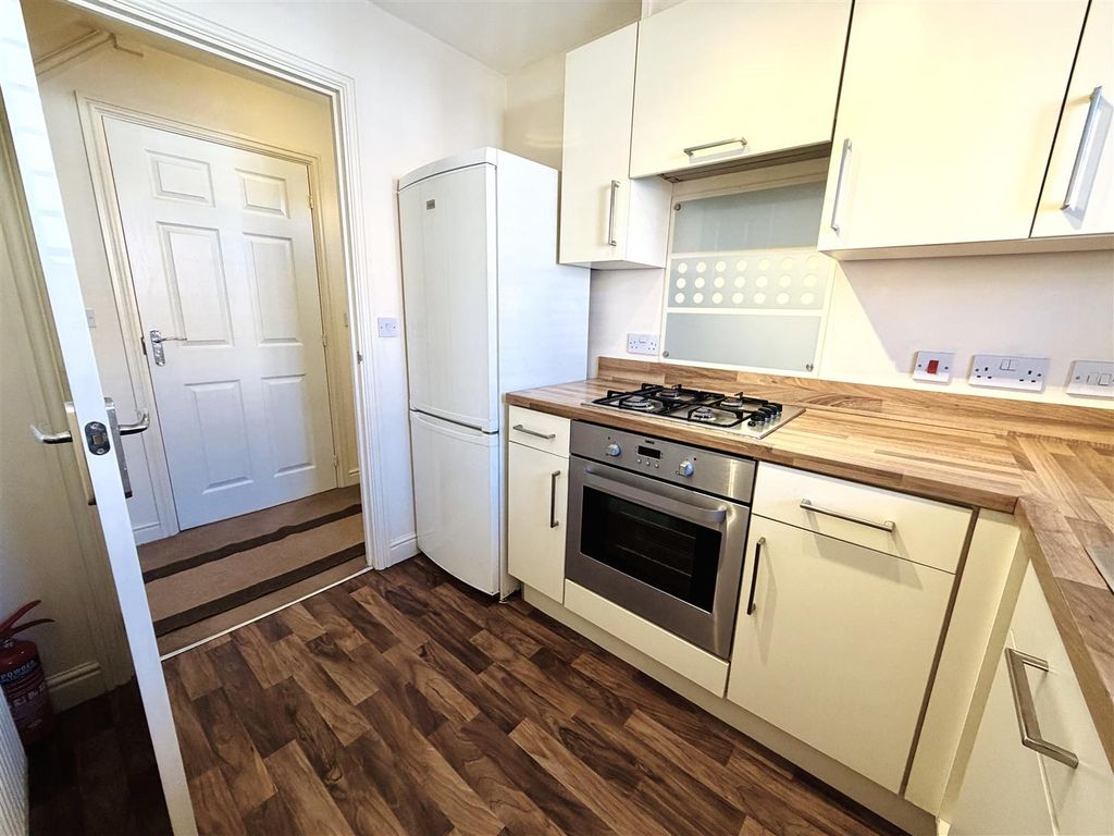 Property photo 2 of 14 Kitchen