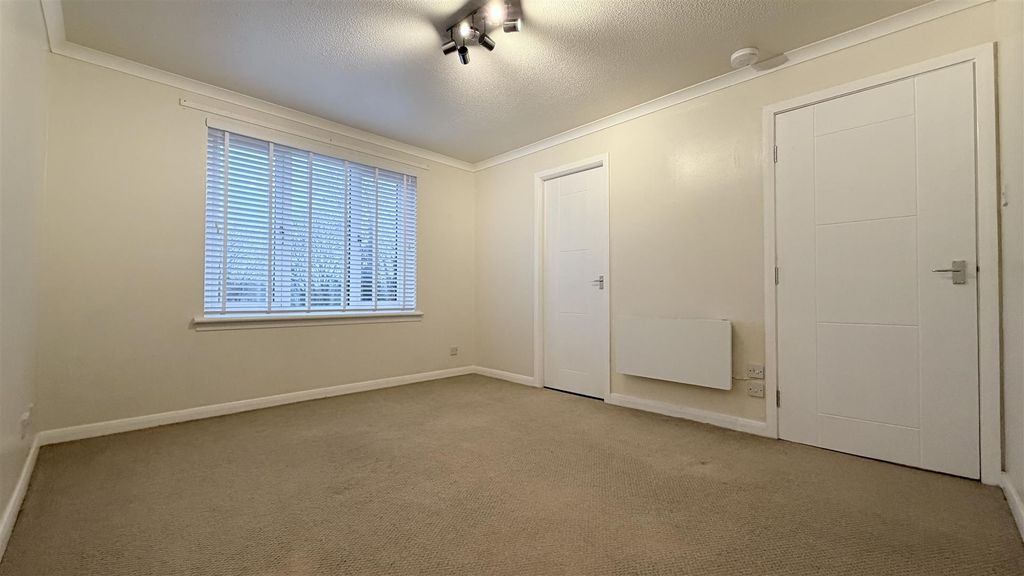 Property photo 2 of 15 Lounge