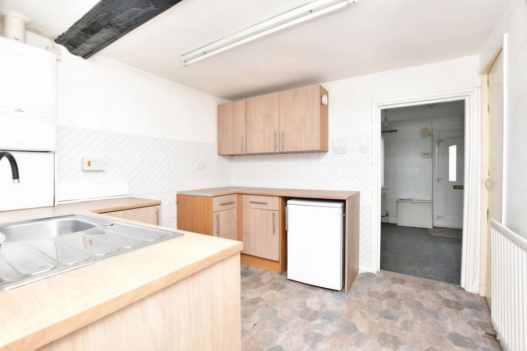 Property photo 3 of 17 Kitchen