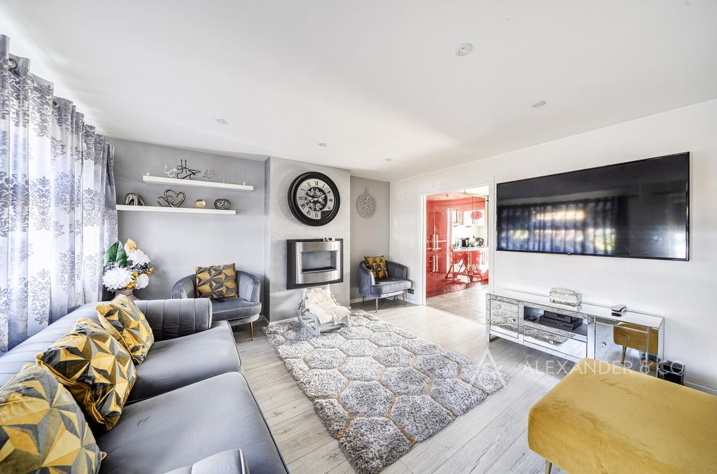 Property photo 2 of 19 2202d752-2c00-48F...