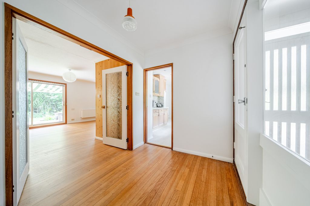 Property photo 2 of 18 Entrance Hallway
