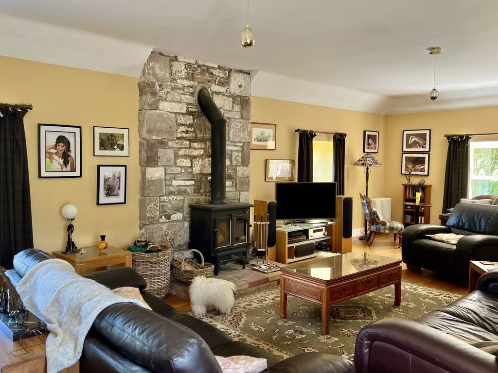 Property photo 2 of 40